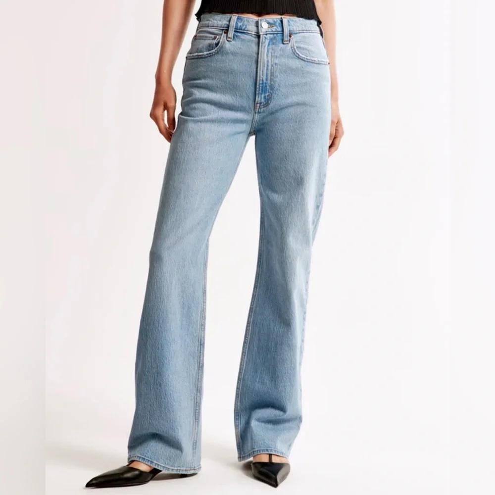 Abercrombie High Rise 90s Relaxed Jeans 33 NWT Light Wash Straight Denim - Picture 2 of 10